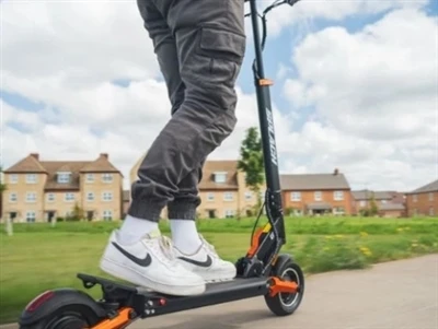 Hogyan javíthatja meg a nem töltődő robogó akkumulátorát