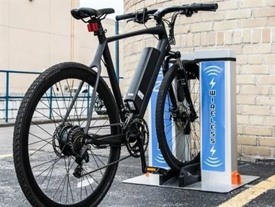 Hogyan lehet feltölteni egy eBike 48V -t töltő nélkül?